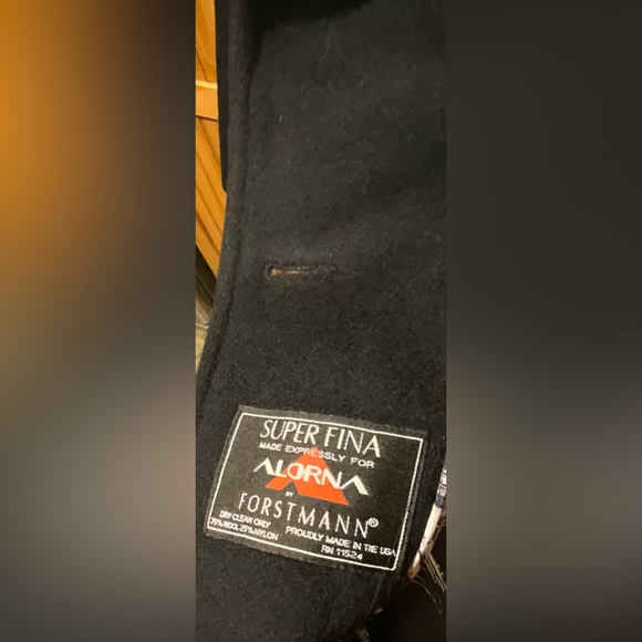 Sophisticated Black Cape with Patterned Scarf Vintage - Picture 5 of 6